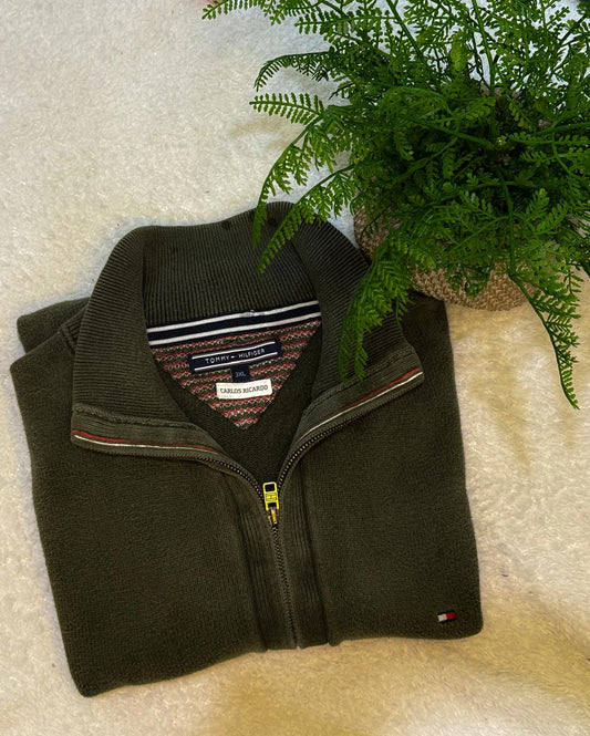 Sweater de cierre corto
